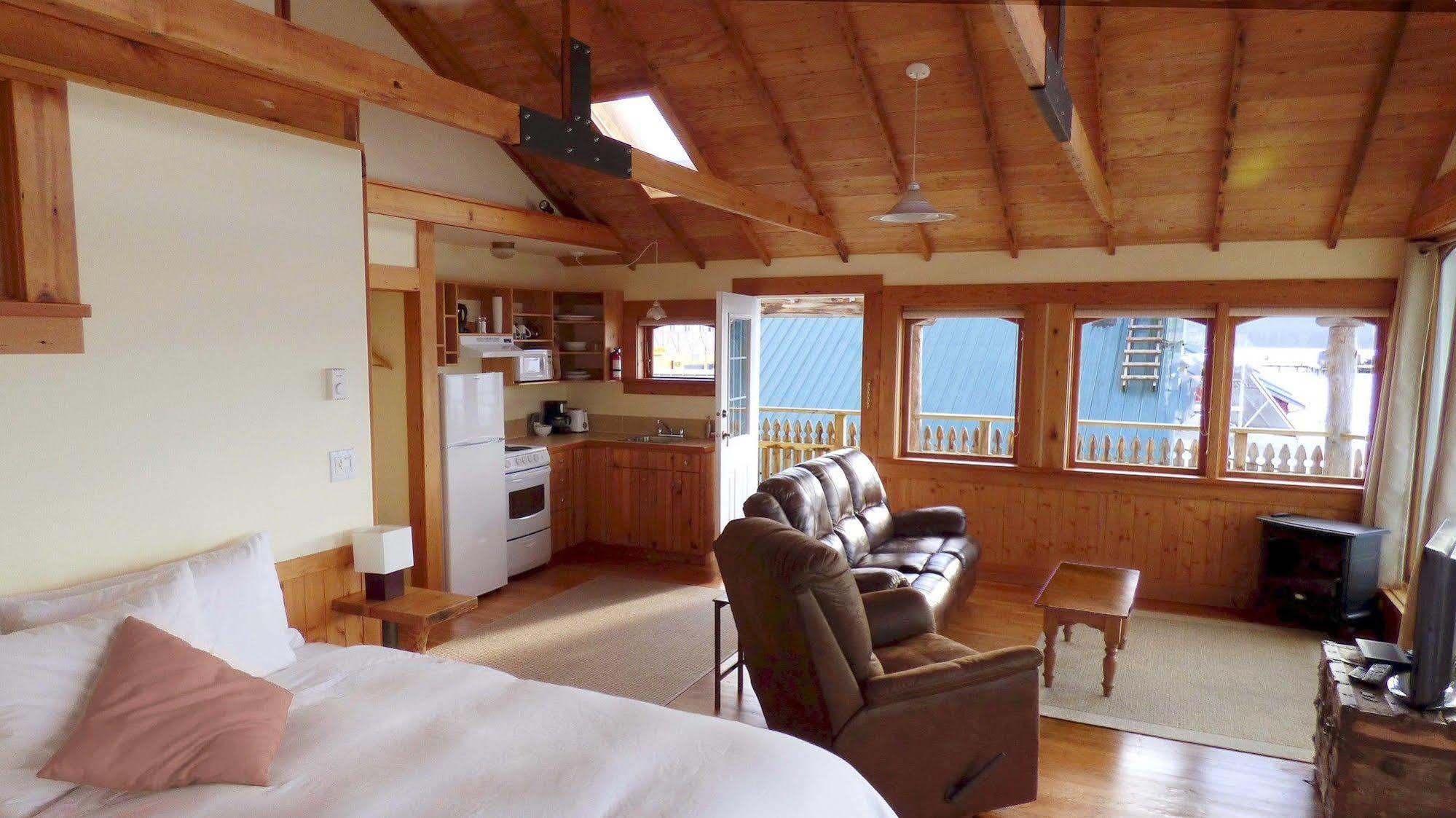 Seine Boat Inn Алерт-Бей Экстерьер фото